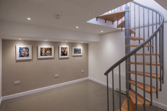 How to Create a Gallery Wall Using an Art Hanging System?