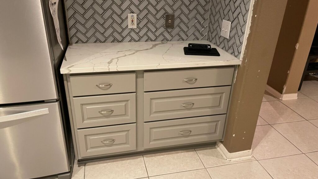 How Does Kitchen Cabinet Refacing Save Time and Money?