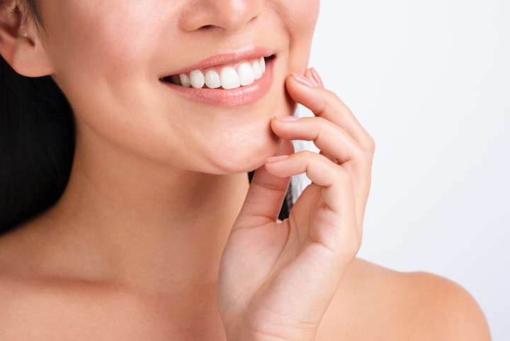 Spark a Bright New Look with the Best Teeth Whitening