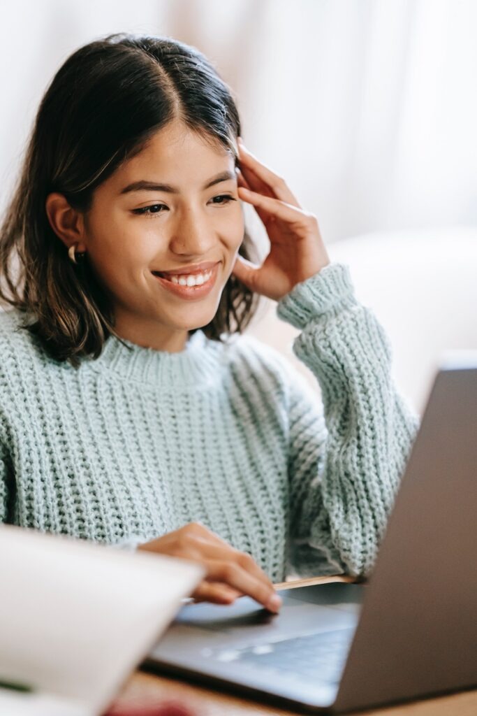 Top Benefits of Choosing Medical Administration Training Online in Canada
