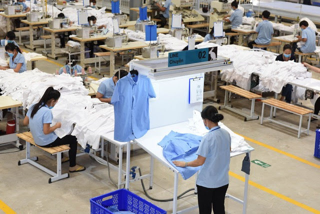 Clothing Manufacturer for Startups: A Complete Guide to Building Your Brand