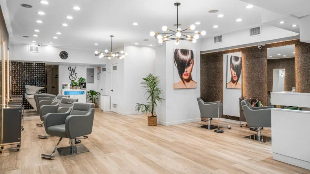 How Do Professional Colorists Create Hair Shades That Stand Out?