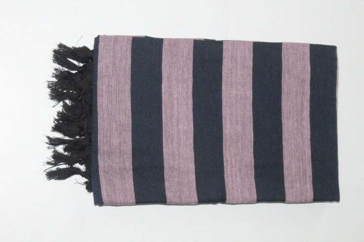 Handwoven Cotton Chadar vs Machine-Made: What’s the Real Difference?