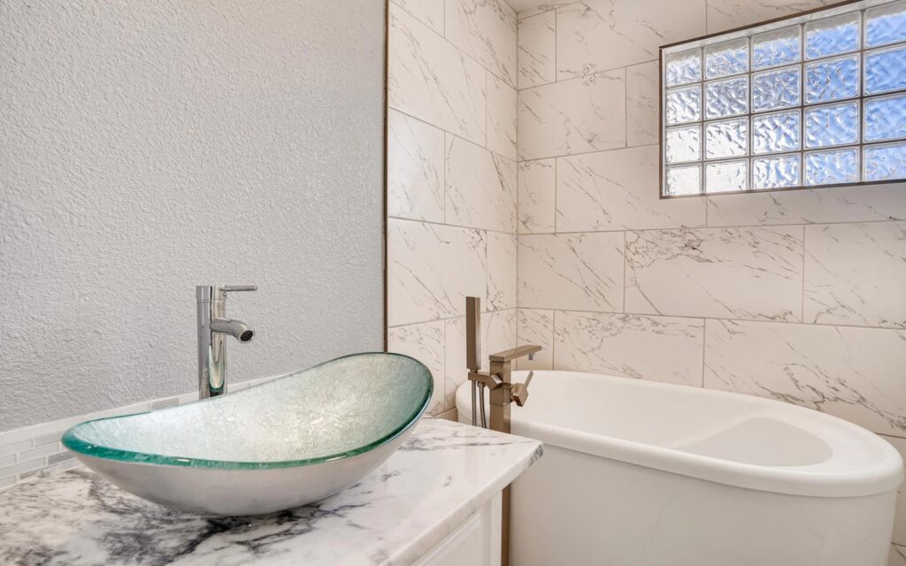How bathroom remodeling projects are approached to improve space organization and comfort