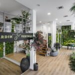 Jardín Vertical Preservado: Elegancia Natural sin Mantenimiento