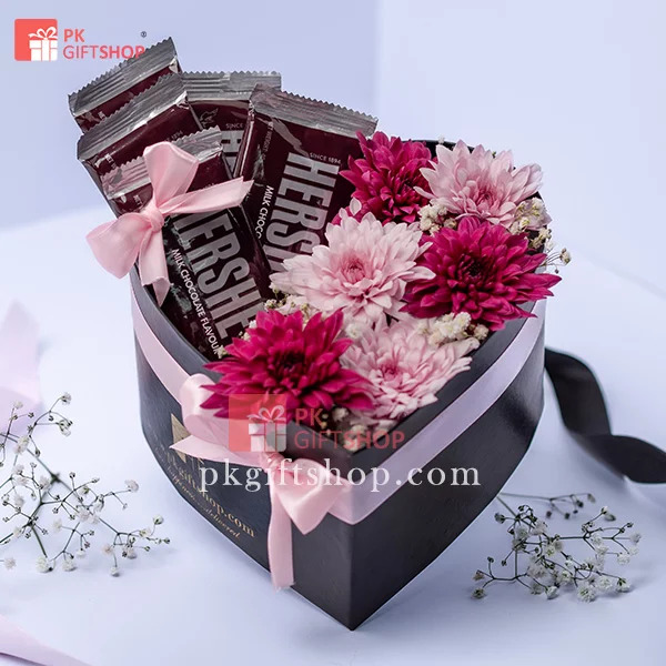 Send Anniversary Gifts to Pakistan Online with Same-Day Delivery