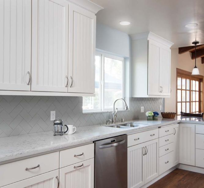 What Homeowners Should Consider Before Replacing Kitchen Cabinets