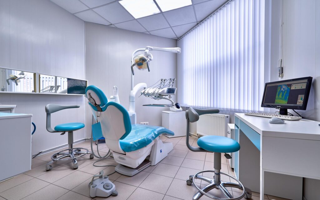 Looking for the Best Dental Clinic In Jeevan Bima Nagar? Read This Before You Visit