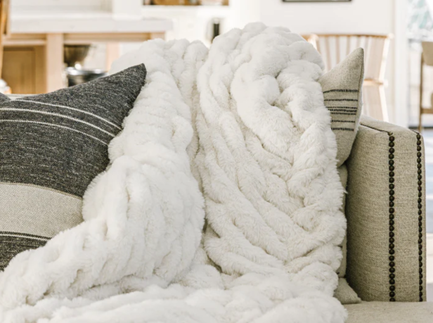 White Blankets Guide for Cozy Home Styling Ideas