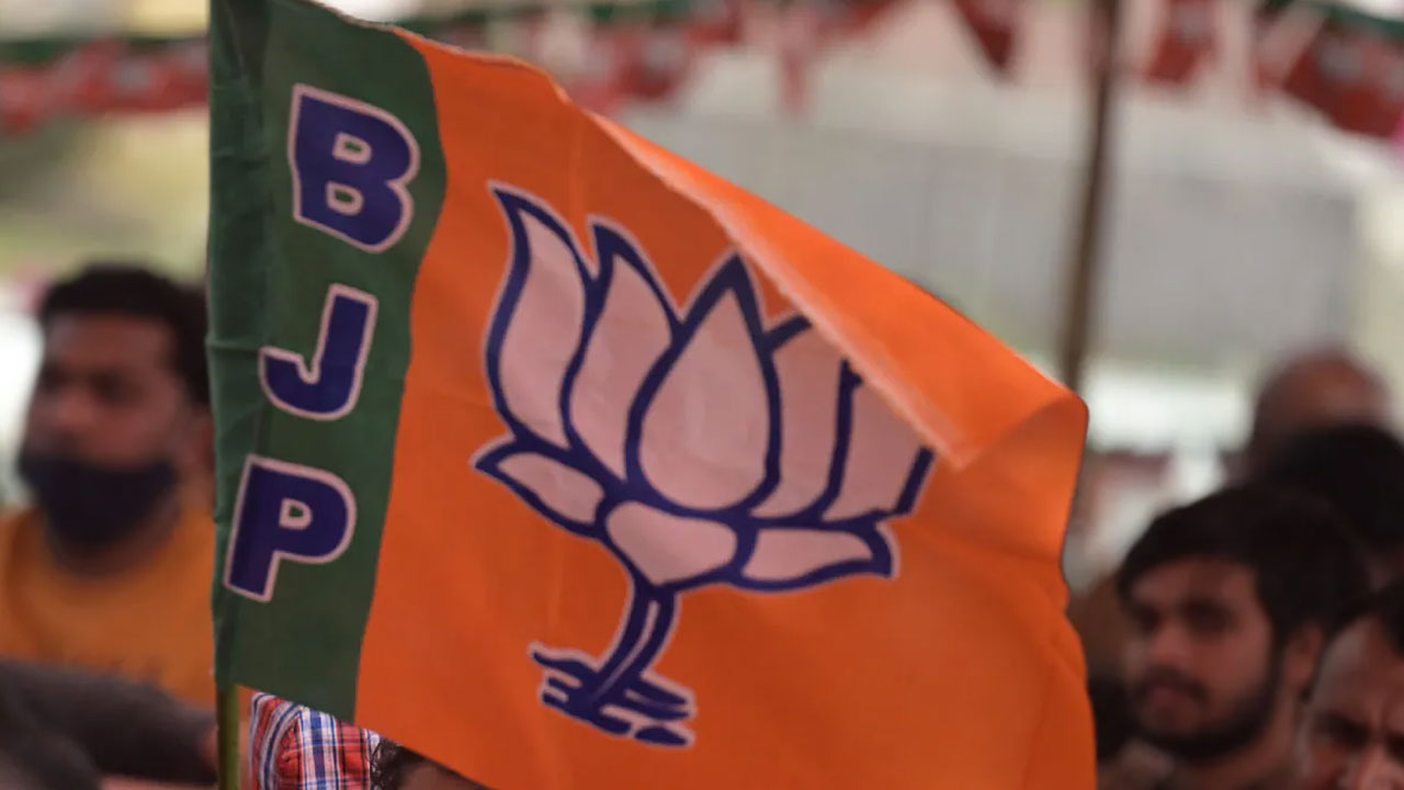 TamilNadu: గవర్నర్‭పై డీఎంకే నేతల వివాదాస్పద వ్యాఖ్యలు.. మండిపడ్డ బీజేపీ