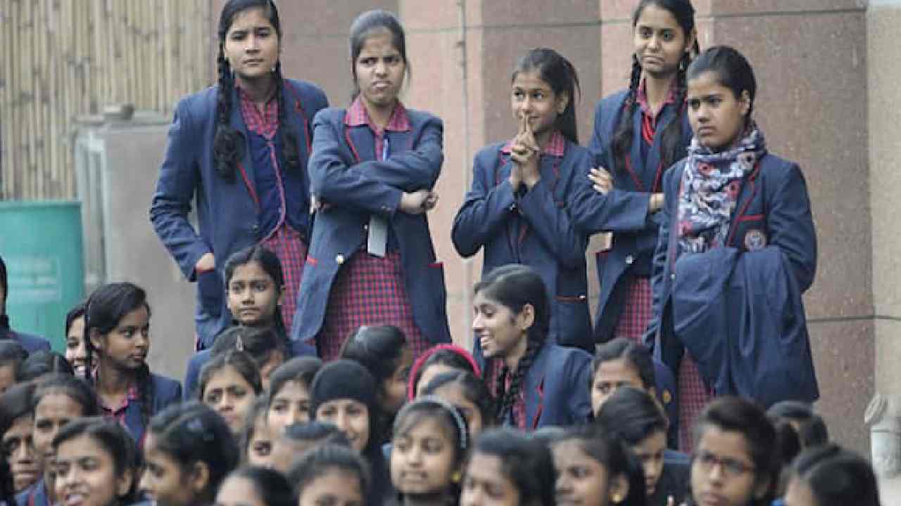 J’khand: అమ్మాయిల సాహసం.. రాత్రిపూట 17 కిలోమీటర్లు నడిచి వెళ్లిన బాలికలు.. ఎందుకంటే