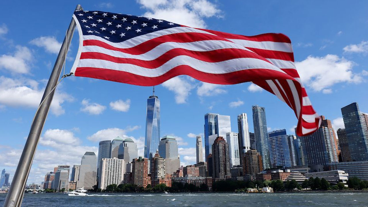 NRIs in US: అమెరికాలోని NRIలకు ఉపాధి కష్టాలు.. ఉద్యోగాలు కోల్పోతున్న వేలాది మంది