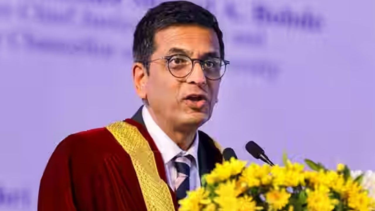 Indian Constitution: అంత దమ్ము మనకు భారత రాజ్యాంగమే ఇచ్చింది.. సీజేఐ చంద్రచూడ్