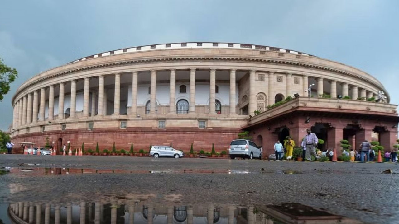 Parliament Session: పార్లమెంటులో ‘అదానీ కల్లోలం’.. ఉభయసభలూ సోమవారానికి వాయిదా