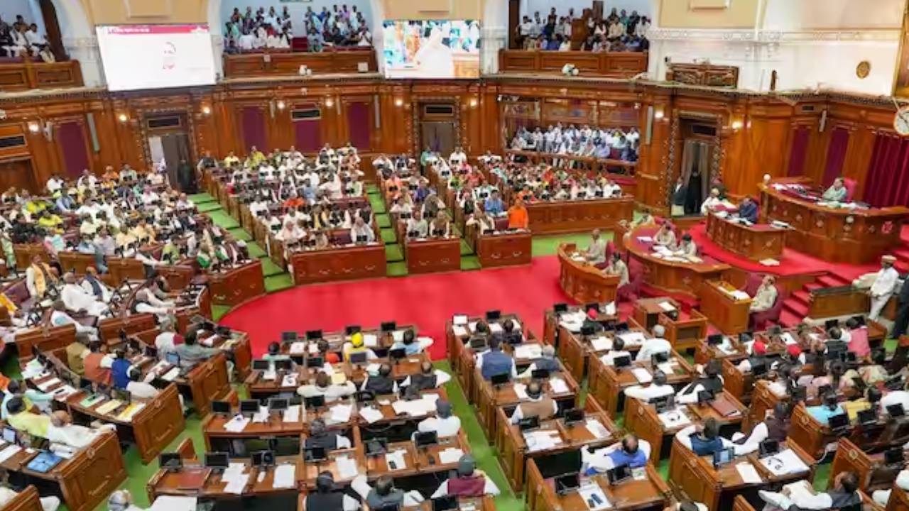 Uttar Pradesh Assembly : ఆరుగురు పోలీసులకు శిక్ష విధించిన యూపీ అసెంబ్లీ .. 34 ఏళ్లలో తొలిసారి