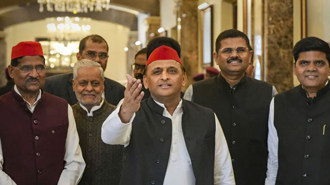 Opposition Front: తమ ఫ్రంటులోకి కాంగ్రెస్ పార్టీని ఎందుకు తీసుకోలేదో హింట్ ఇచ్చిన అఖిలేష్