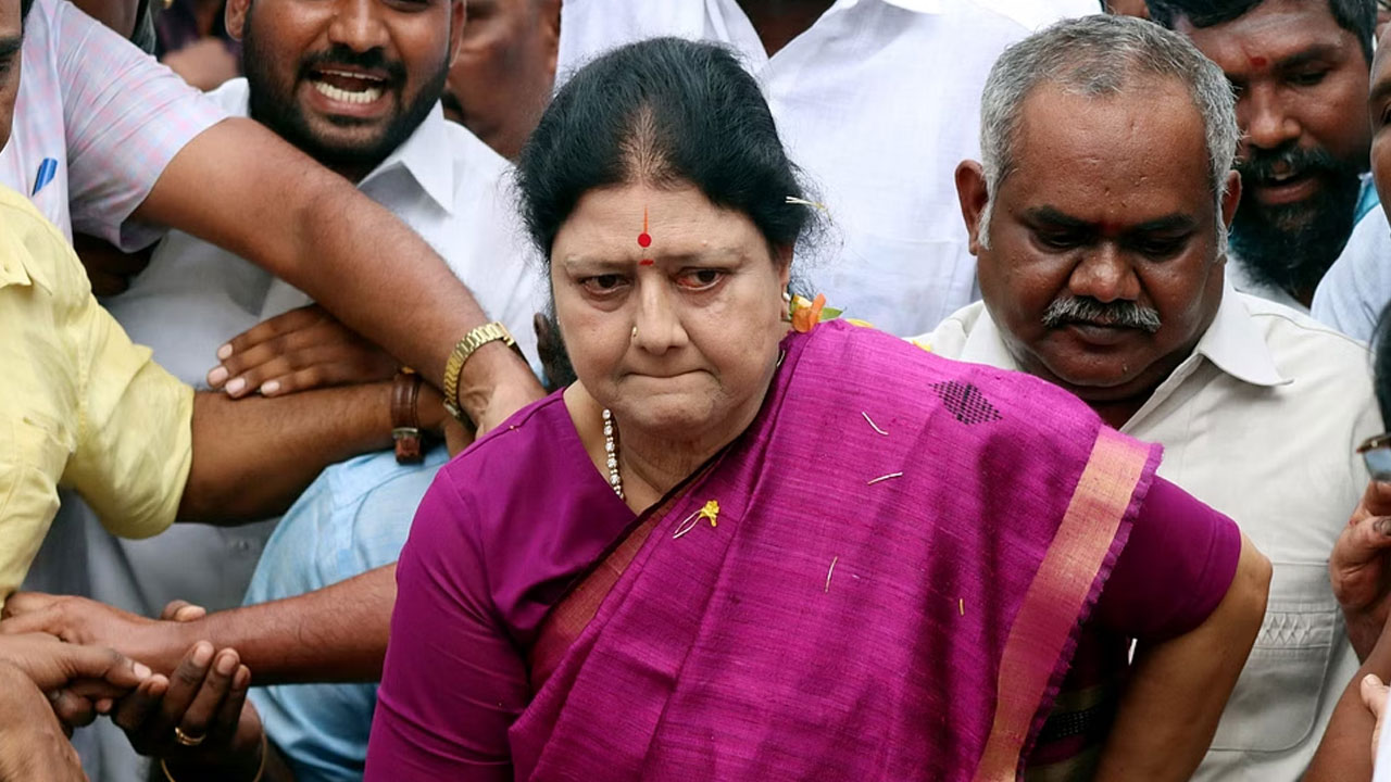 AIADMK: శశికళ, పళనిస్వామి, పన్నీర్ సెల్వం తిరిగి కలిసి పోతున్నారా? అన్నాడీఎంకేపై శశికళ హాట్ కామెంట్స్