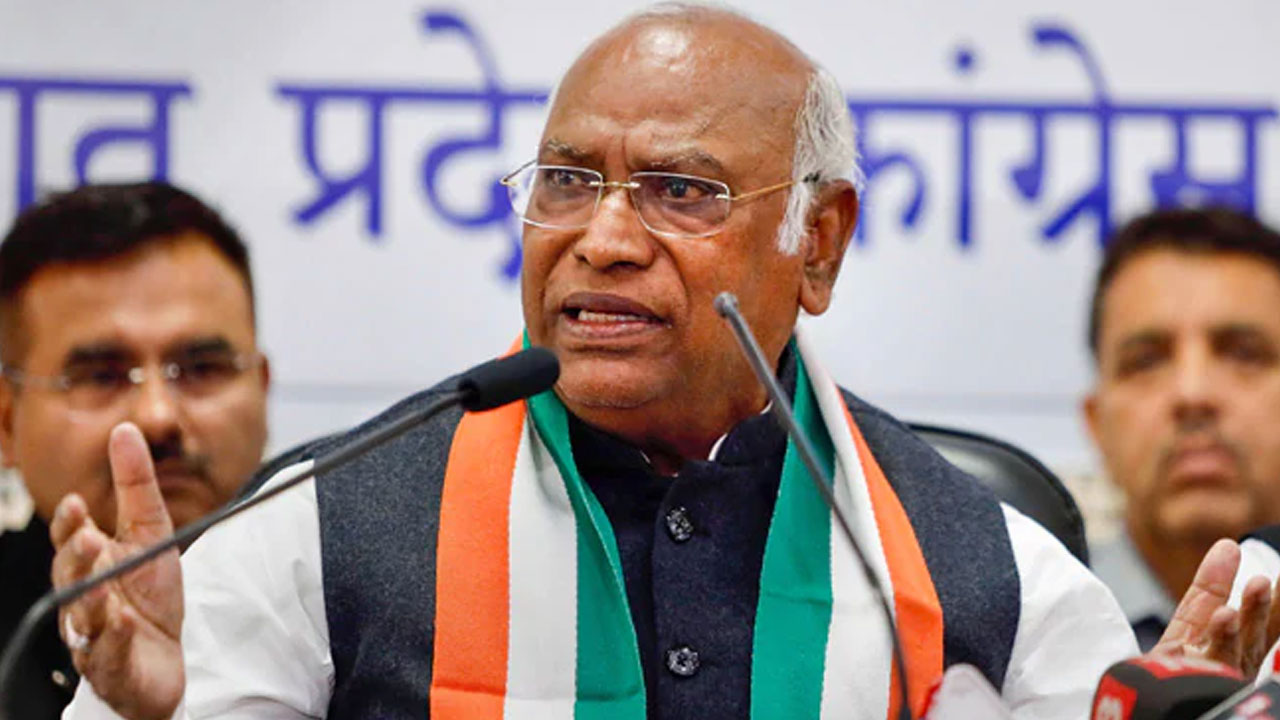 Mallikarjun Kharge: నూతన పార్లమెంట్ భవనాన్ని మోదీ ప్రారంభించడంపై విమర్శలు గుప్పించిన కాంగ్రెస్ చీఫ్ ఖర్గే
