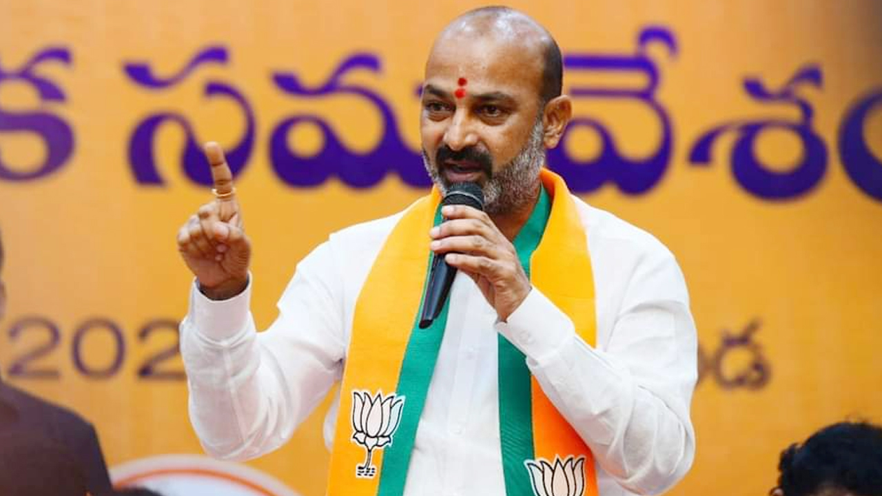 Bandi Sanjay: హైదరాబాద్ చేరుకున్నాక కిషన్ రెడ్డిపై ఆసక్తికర వ్యాఖ్యలు చేసిన బండి సంజయ్ 