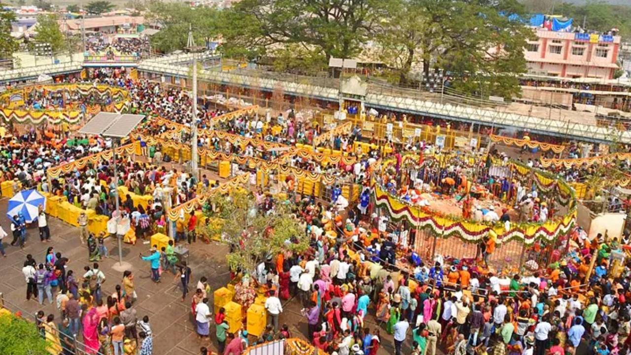 Medaram Maha Jatara : మేడారం జాతరకు వెళ్లే వారికి అలర్ట్..
