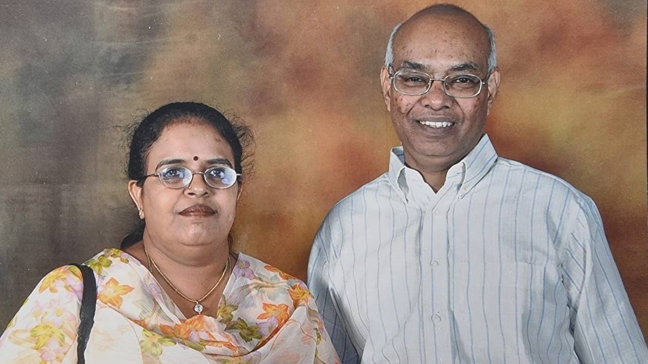 Bengaluru Murder : 76ఏళ్ల వయస్సులో భార్యను హత్యచేసి.. మృతదేహం వద్ద కూర్చొని పక్కింటోళ్లకి ఫోన్.. పోలీసులు వచ్చేసరికి సోఫాలో కూర్చొని..