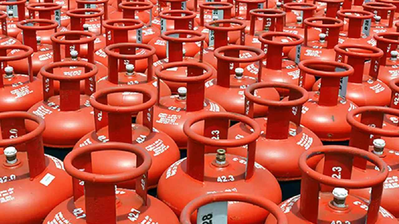 Commercial LPG: బిగ్ రిలీఫ్.. గ్యాస్ సిలిండర్లపై కేంద్రం కీలక నిర్ణయం