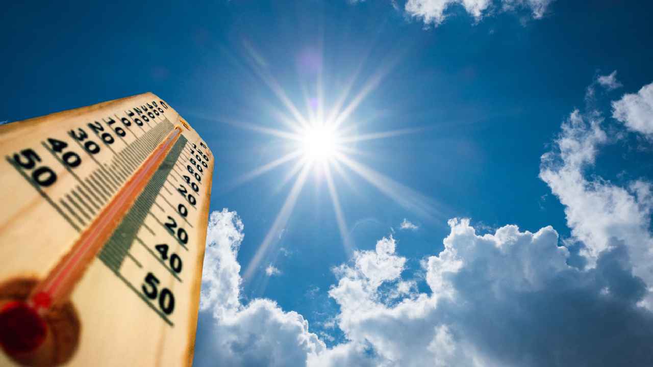 Weather Updates: ఏపీ ప్రజలకు అలర్ట్.. రెండు రోజులు తీవ్రమైన ఎండలు, గరిష్ట ఉష్ణోగ్రతలు.. ఈ జాగ్రత్తలు తప్పనిసరి