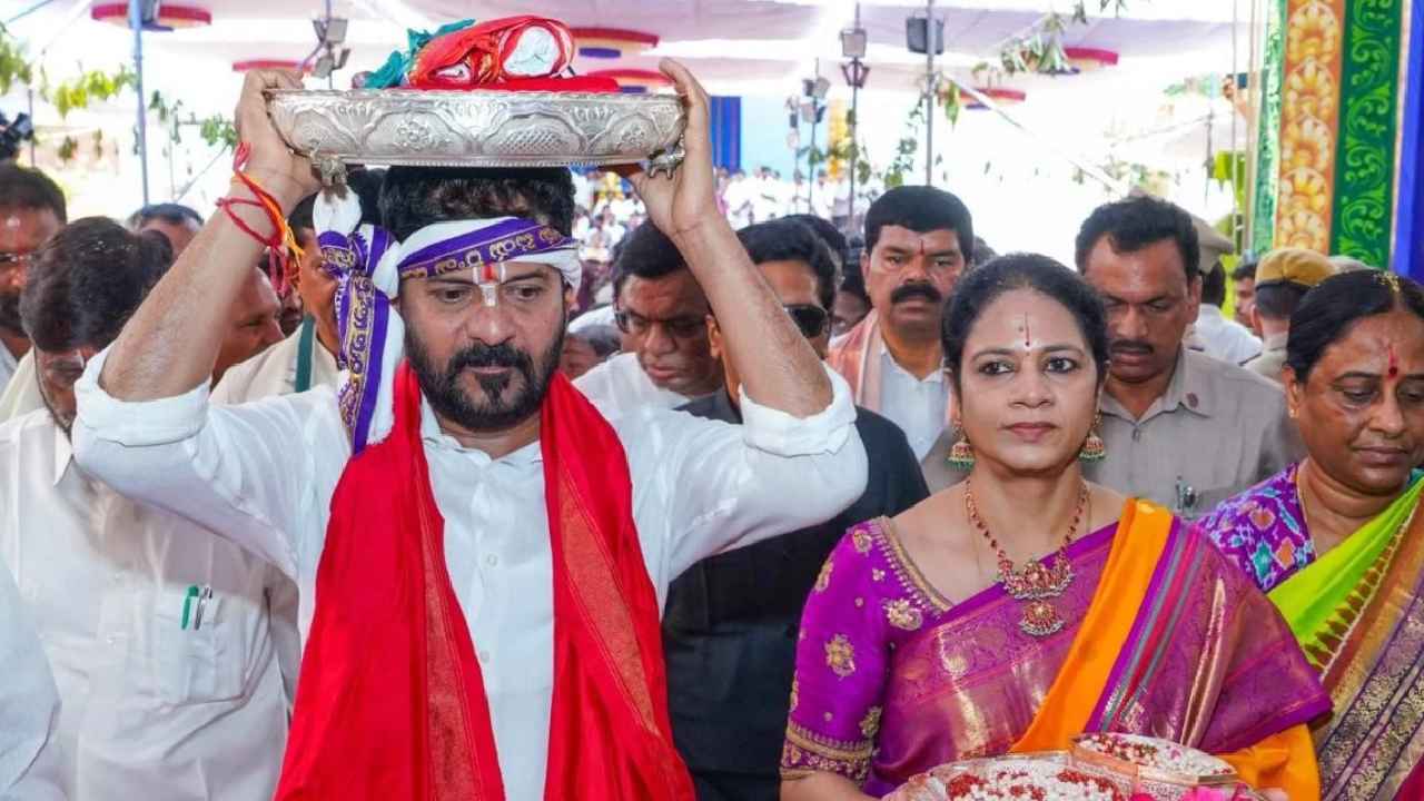 CM Revnath Reddy: టెంపుల్ రన్.. ఆలయాల అభివృద్ధిపై సీఎం రేవంత్ స్పెషల్ ఫోకస్.. స్కెచ్‌ మూమూలుగా లేదుగా..!