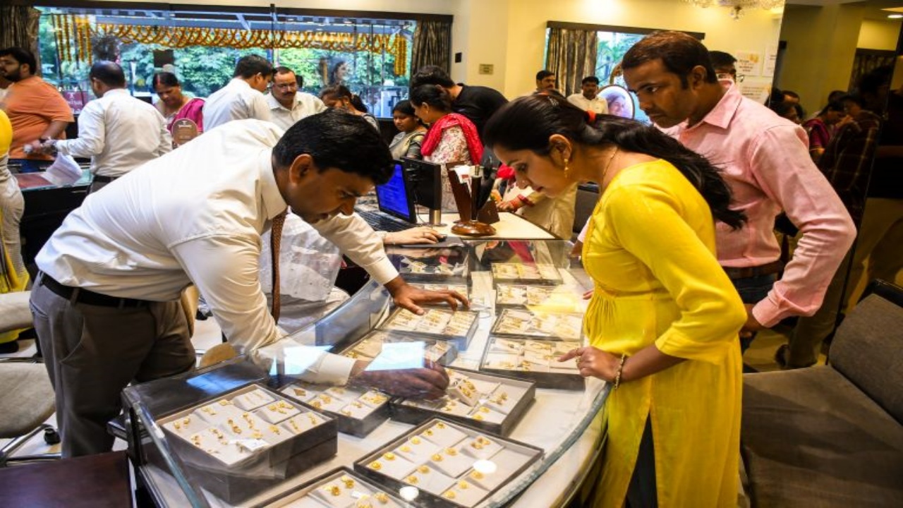 Akshaya Tritiya 2026 : బంగారం అంటే మాకు ప్రాణం.. ధర పెరిగినా తగ్గేదేలే.. ఒక్క రోజే రూ.20 వేల కోట్ల వ్యాపారం..