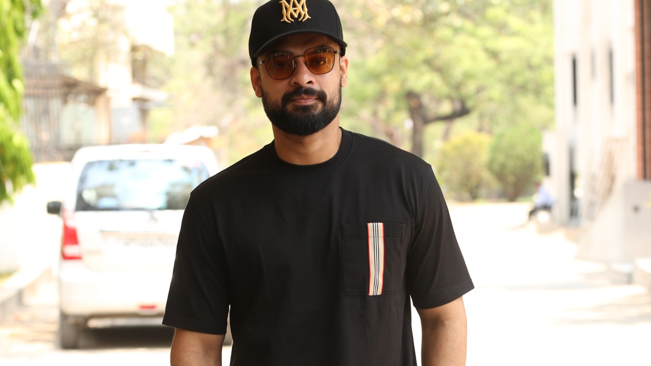 Tovino Thomas : ఇక్కడ కలెక్షన్స్ కావాలి.. కానీ తెలుగు సినిమాలు చేయను అంటున్న మలయాళం స్టార్ హీరో..