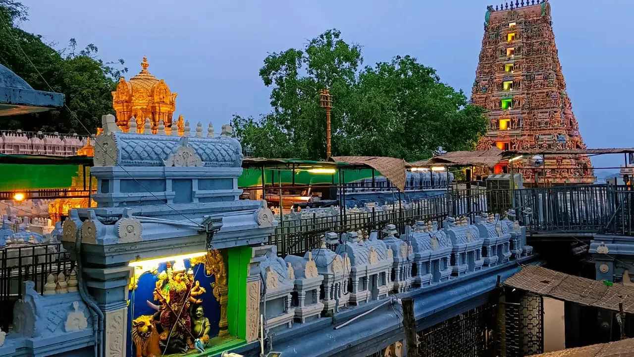 Indrakeeladri Giri Pradakshina: పౌర్ణమి సందర్భంగా ఇంద్రకీలాద్రిపై గిరి ప్రదక్షిణ.. ఎప్పటి నుంచి అంటే..