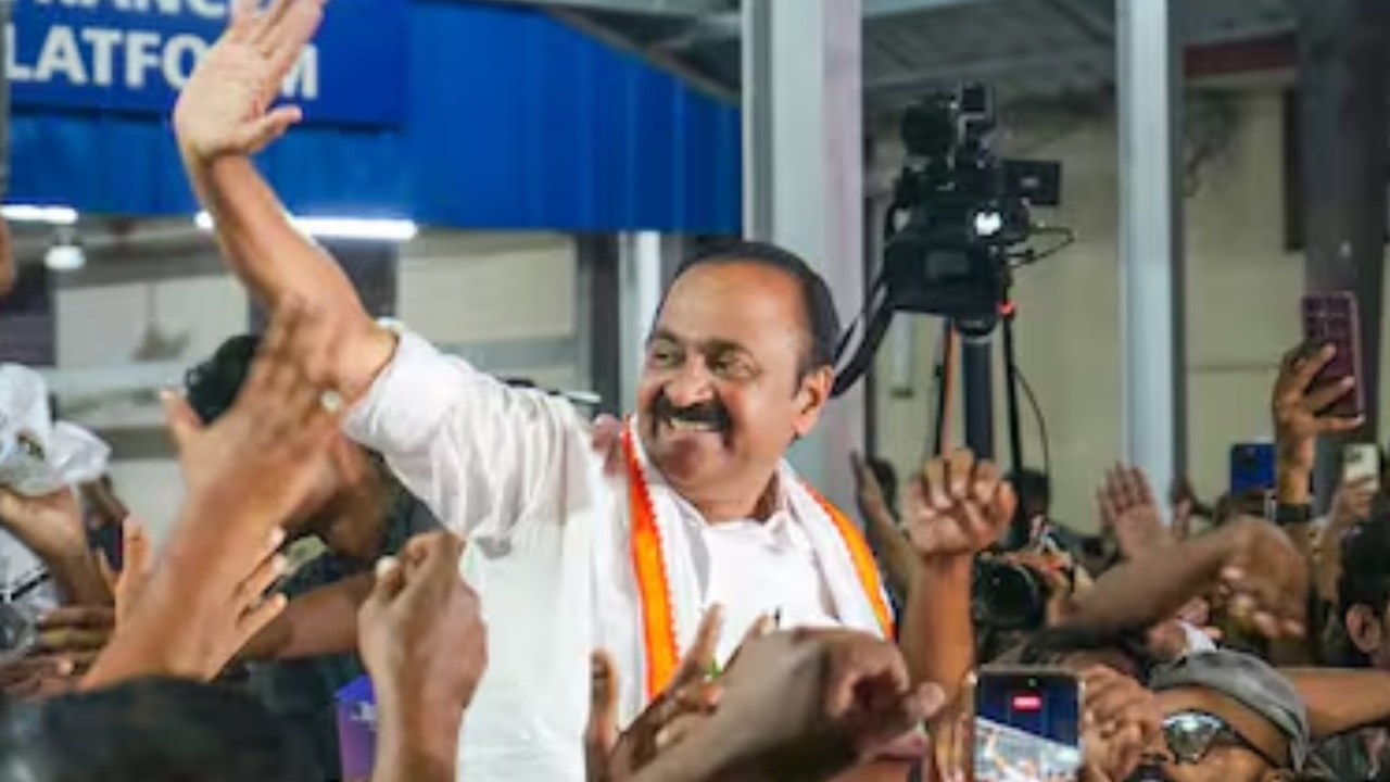 Kerala CM VD Satheesan : కేరళం సీఎంగా వీడీ సతీషన్.. అధికారికంగా ప్రకటించిన కాంగ్రెస్ అధిష్టానం.. ఎవరీ సతీషన్.. ఇతన్నే ఎందుకు ఎంపిక చేశారంటే?