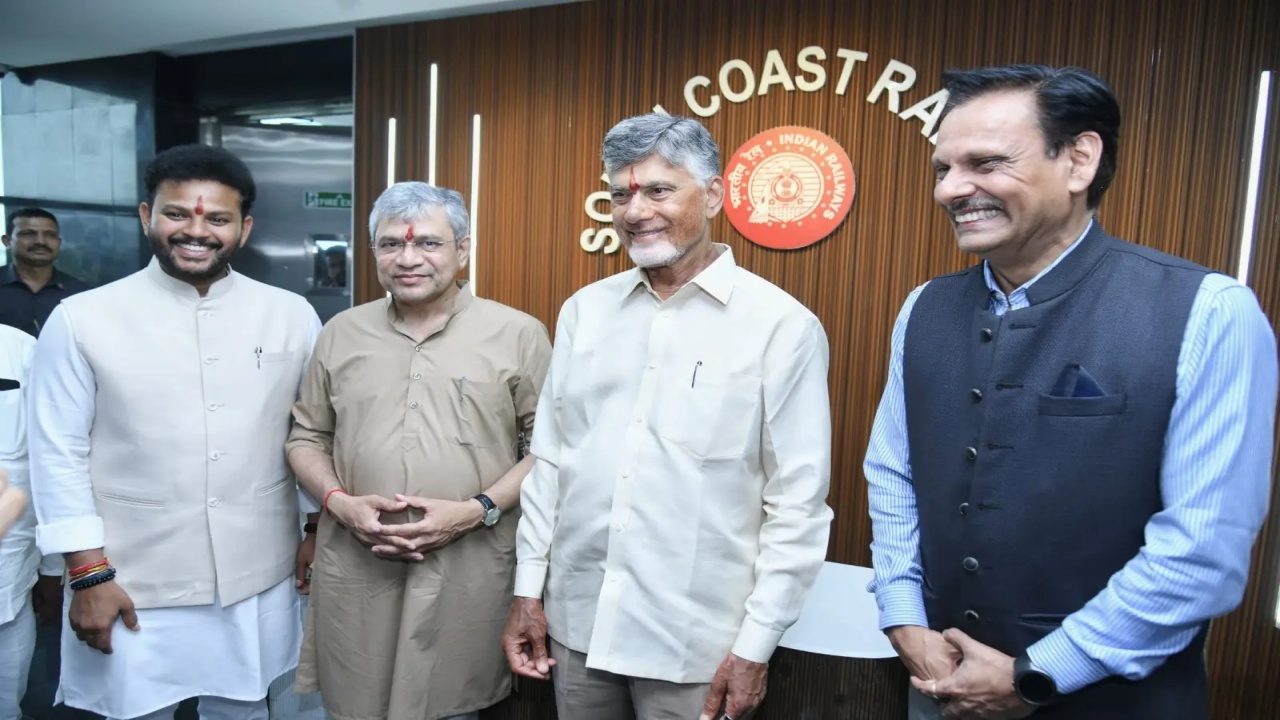 Visakhapatnam Railway Zone : ఏపీ వాసులకు అదిరిపోయే శుభవార్త చెప్పిన కేంద్రం.. ఎన్నో ఏళ్ల కల సాకారం..