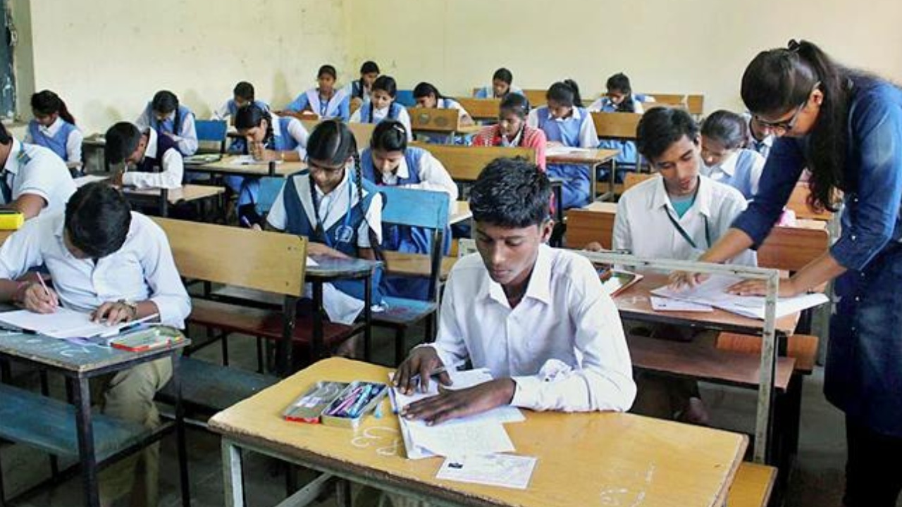 TS 10th Supplementary Exam 2026 : విద్యార్థులకు బిగ్ అప్డేట్.. SSC అడ్వాన్స్‌డ్ సప్లిమెంటరీ పరీక్షలు రేపటి నుంచే.. షెడ్యూల్ ఇదే.. హాల్ టికెట్స్ ఇలా డౌన్‌లోడ్ చేసుకోండి..