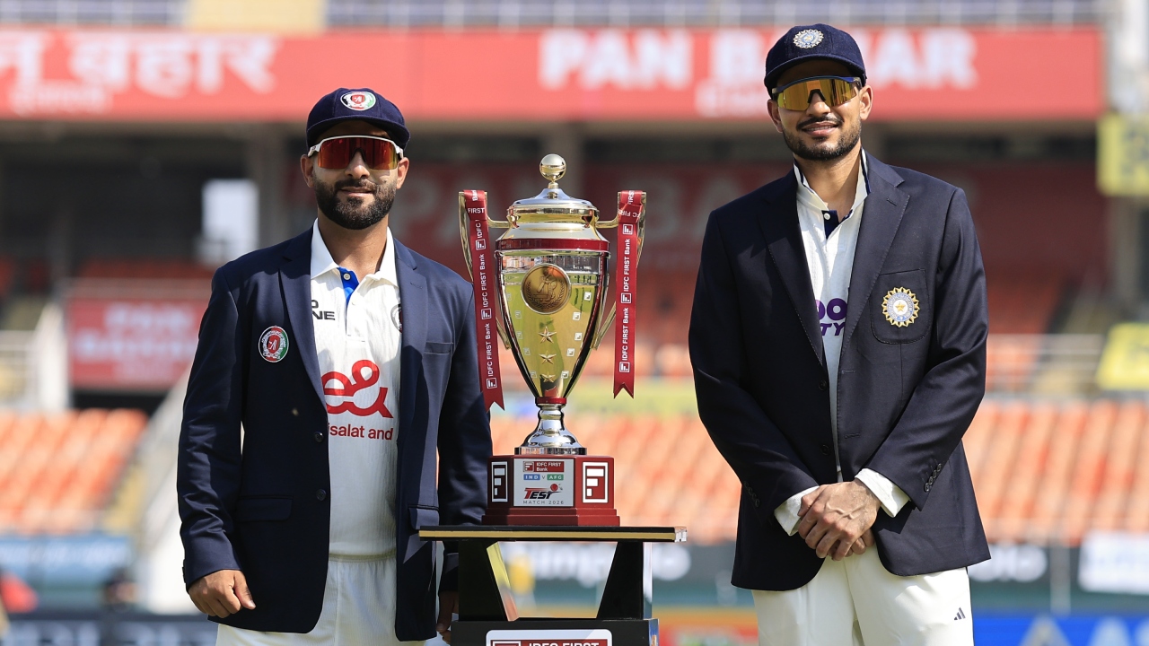 IND vs AFG : ప్రారంభ‌మైన భార‌త్ వ‌ర్సెస్ అఫ్గాన్ టెస్టు మ్యాచ్‌.. యువ స్పిన్న‌ర్ అరంగ్రేటం..