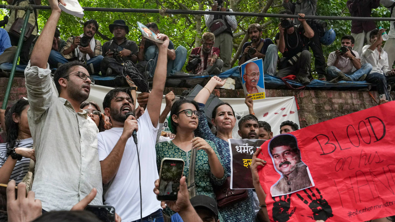Cockroach Janata Party: కాక్రోచ్ జనతా పార్టీ మరో ధర్నా.. డేట్, ప్లేస్ ఇదే.. ధర్మేంద్ర ప్రధాన్ రాజీనామా చేయకపోతే!
