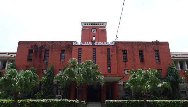 Dynamite News visits DU North Campus and cherishes with few happiest students