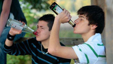 Binge boozing in early 20s can risk men’s brains