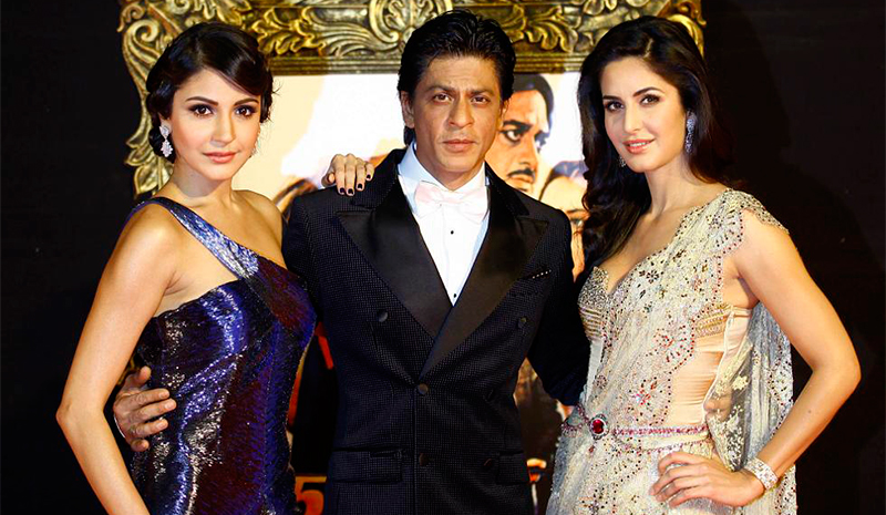 SRK head out for rickshaw ride with ‘Zero’ ladies