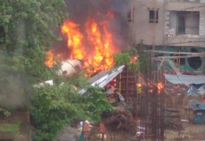5 killed as plane crashes in Mumbai suburb