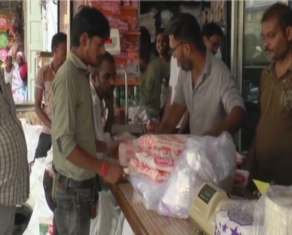 Plastic ban unwelcomed by shopkeepers in Kanpur Plastic ban unwelcomed by shopkeepers in Kanpur