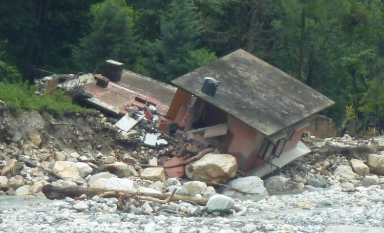 Uttarakhand: Cloudburst damages houses, vehicles Uttarakhand: Cloudburst damages houses, vehicles