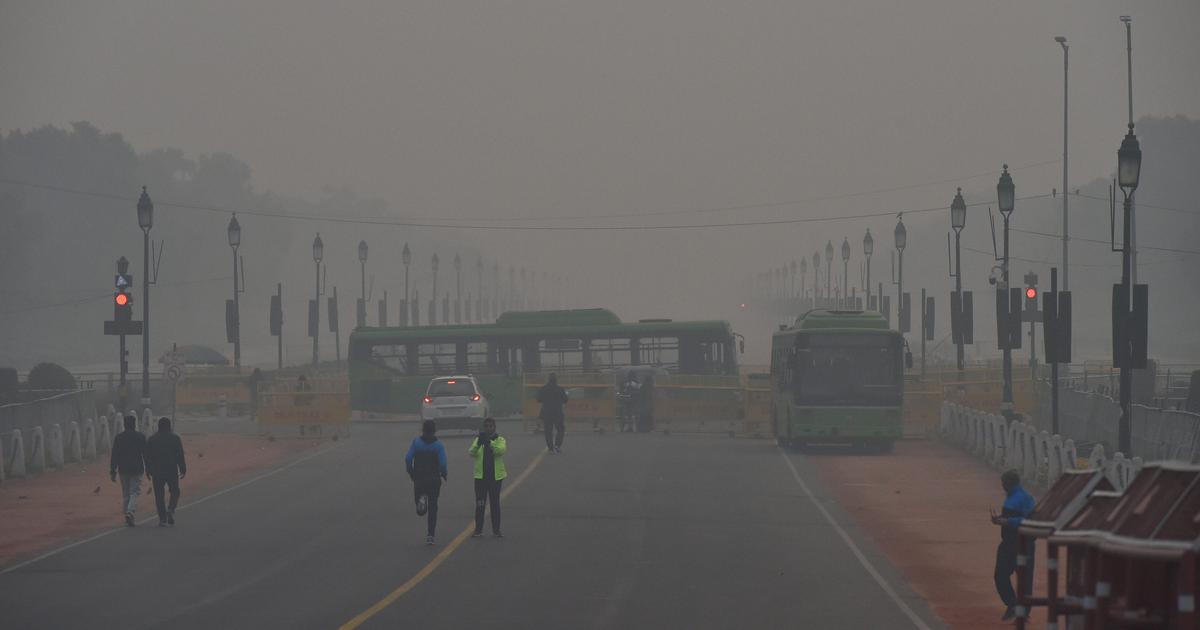 Thick fog engulfs Delhi, 13 trains delayed