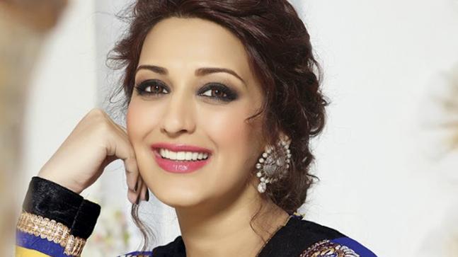 Sonali Bendre returns to set, calls it ‘surreal’