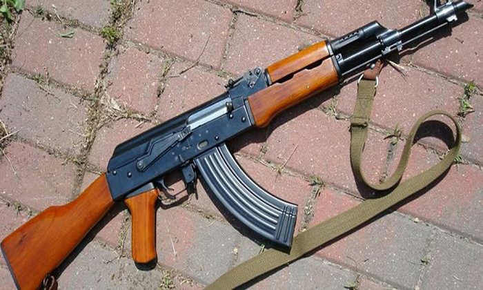 J&K: 2 held for weapon-snatching