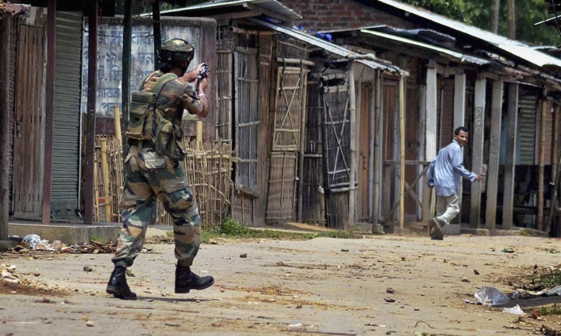 Srinagar: SDM claims Army men thrashed him, staff at gunpoint