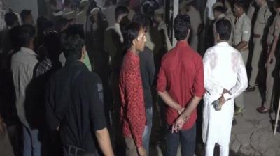 Agra: Girl hacked to death by neighbour, accused absconding
