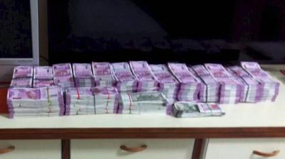 Madhya Pradesh: Lokayukta team raids premises of IDA sub-engineer, recovers Rs 35.65 lakh cash