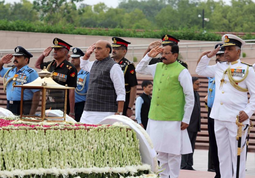 Kargil Vijay Diwas: Rajnath pays tribute at National War Memorial Kargil Vijay Diwas: Rajnath pays tribute at National War Memorial