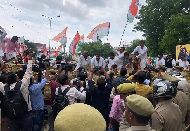 Unnao rape case: Family members, Congress workers stage protest outside trauma centre in Lucknow